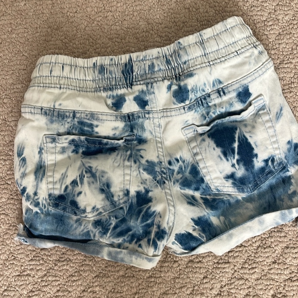 Shorts - Picture 3 of 3